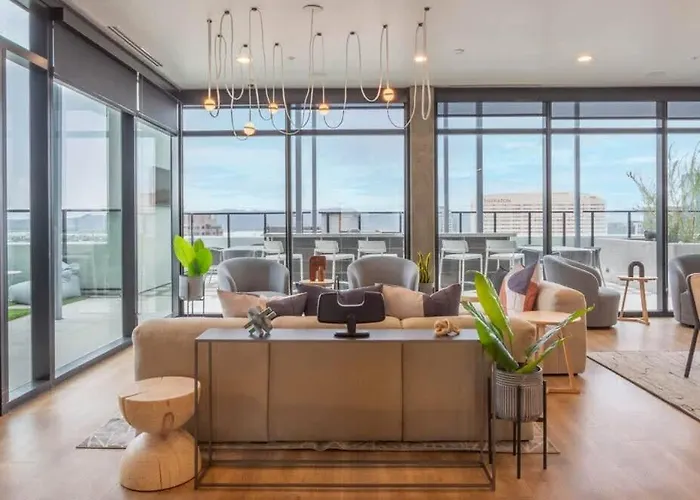 Apartment Boulevard Modern Highrise Stu Sky Pool Parking Gym 10 *